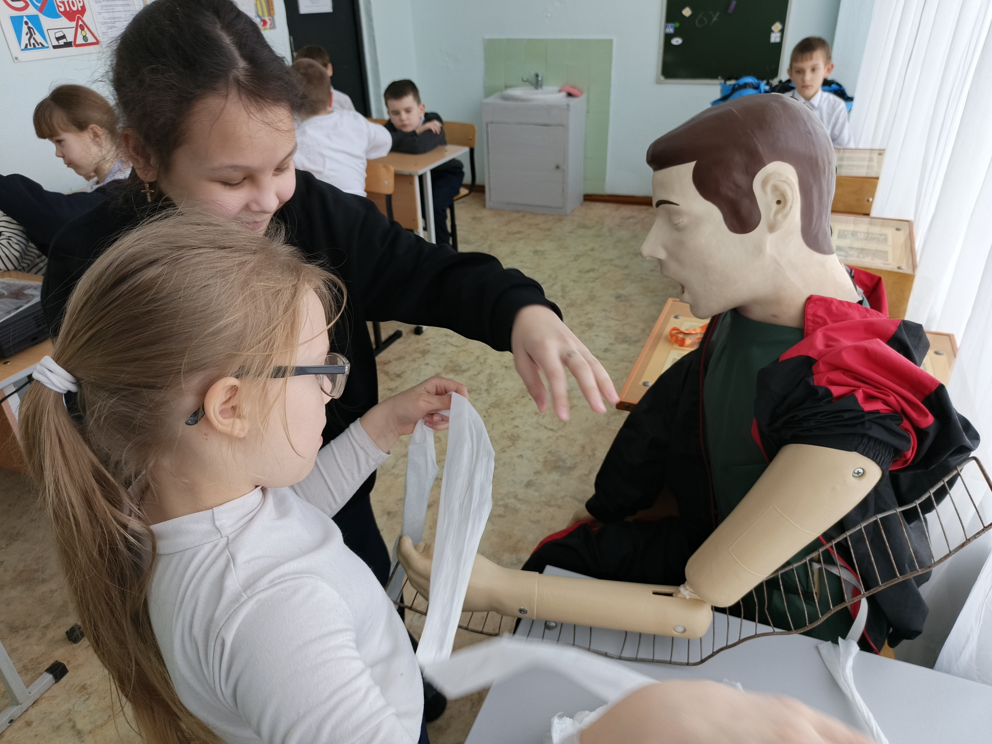 Изучили действия при травмах.