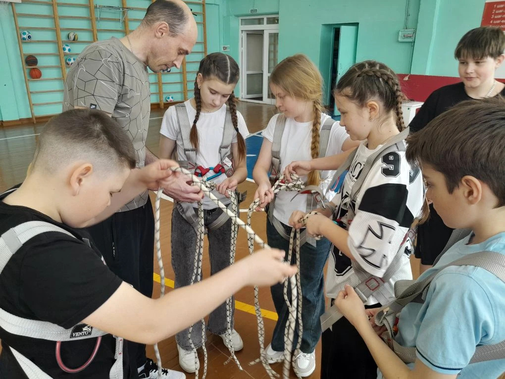 «Юные туристы».